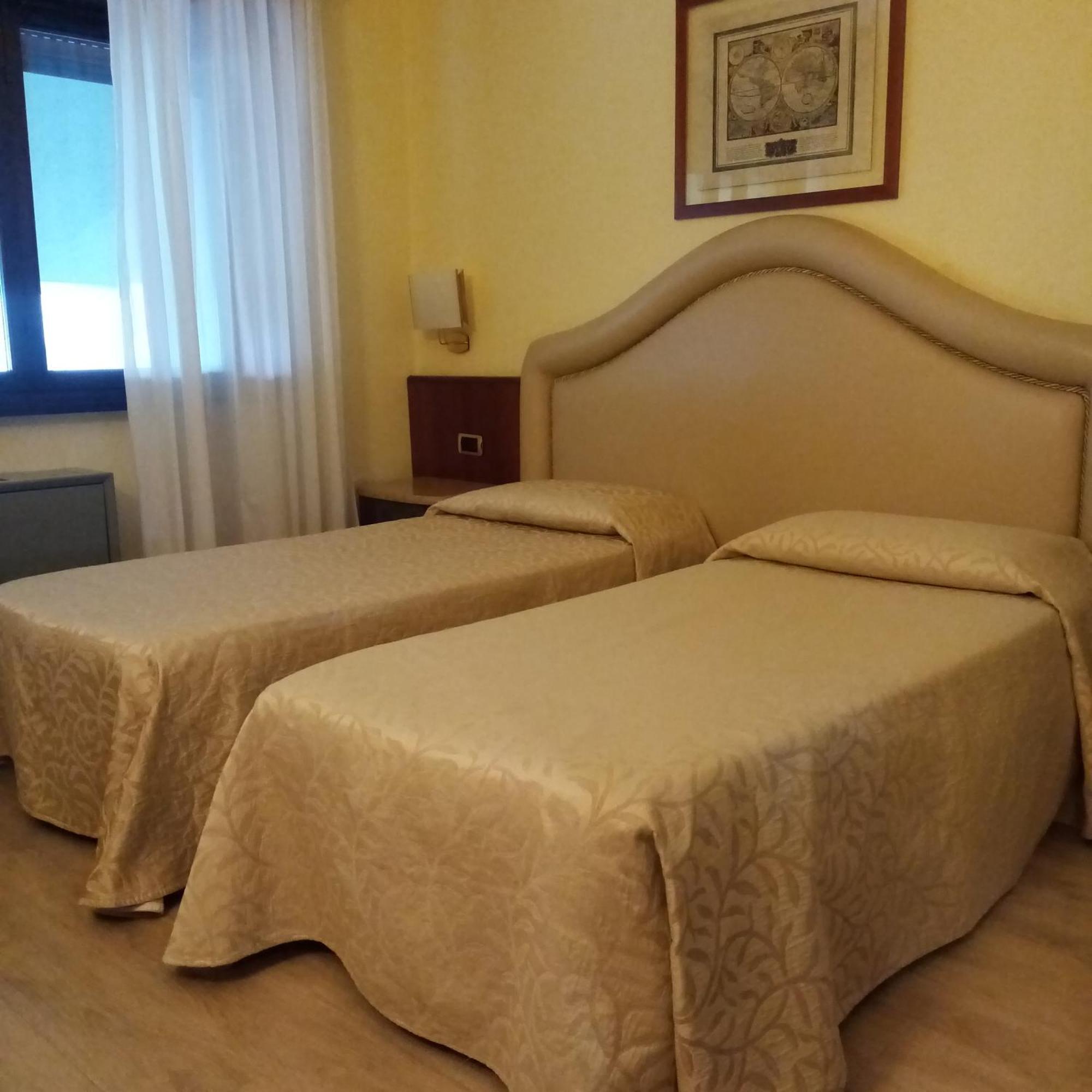 Hotel City Леньяно Екстер'єр фото