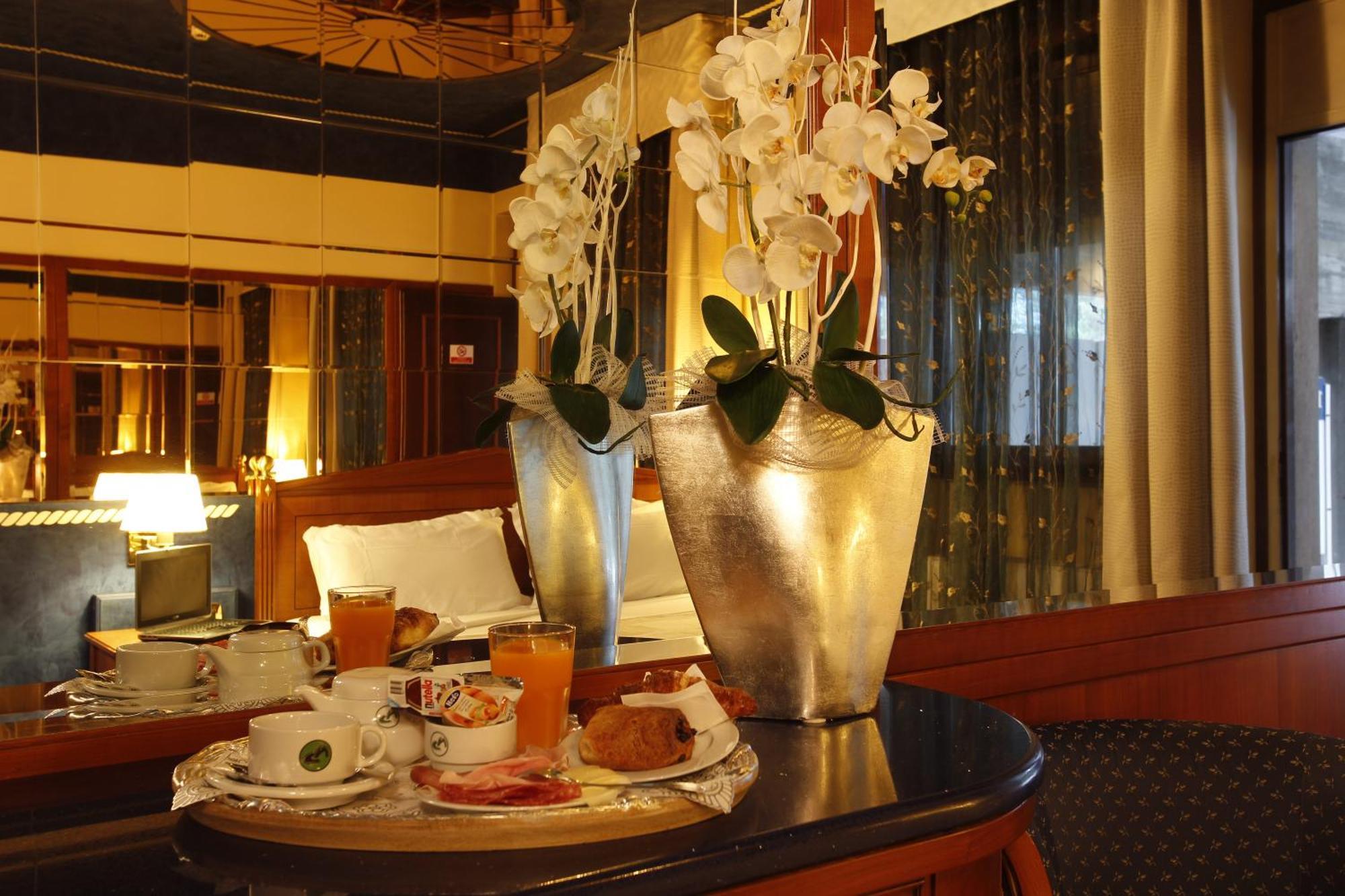 Hotel City Леньяно Екстер'єр фото